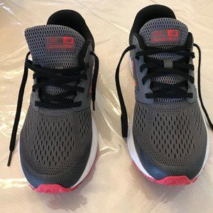 NEW BALANCE MAN TENNIS SHOES SIZE 8.5